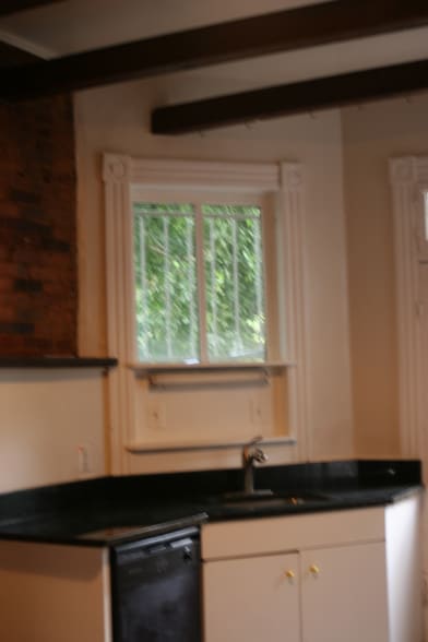 Building Photo - 841 Hollins St