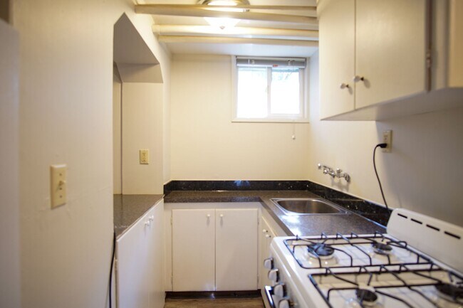 Building Photo - Charming & Unique John's Landing Studio: Close to Shops & Restaurants!