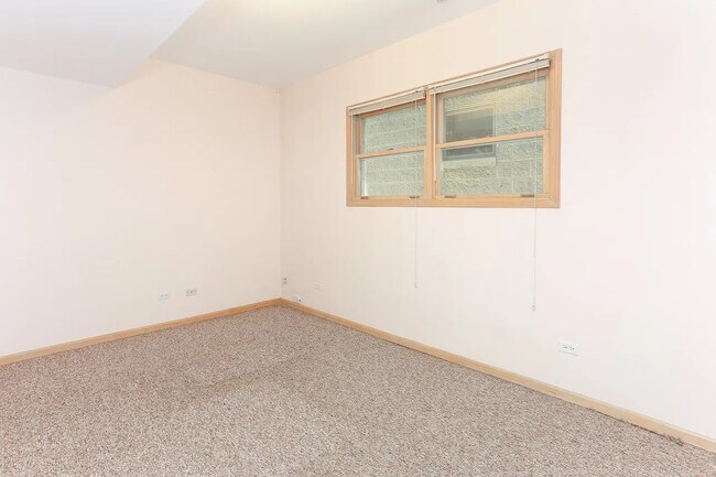 Building Photo - 1444 W Walton St