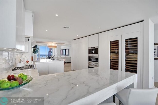 Building Photo - 2200 N Ocean Blvd