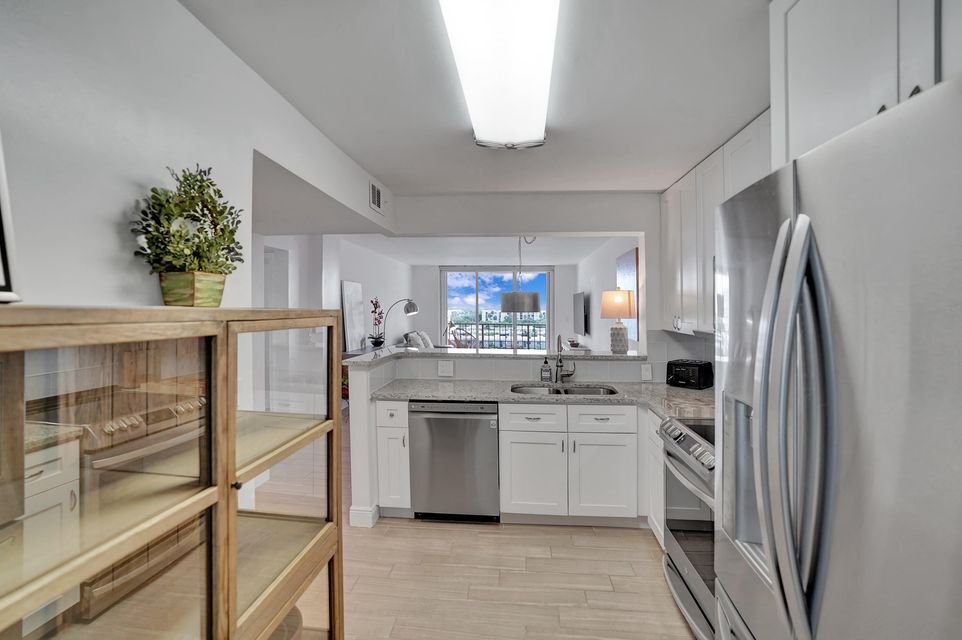 Building Photo - 3581 S Ocean Blvd