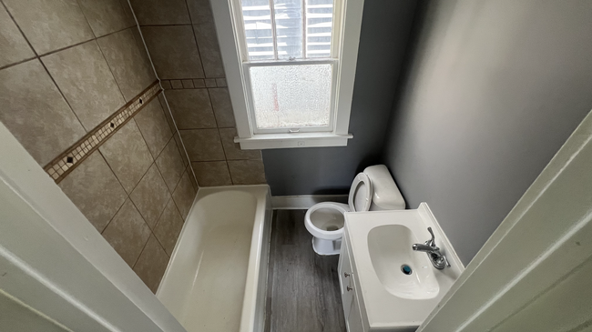 Main Floor Bathroom - 1109 NE Perry Ave