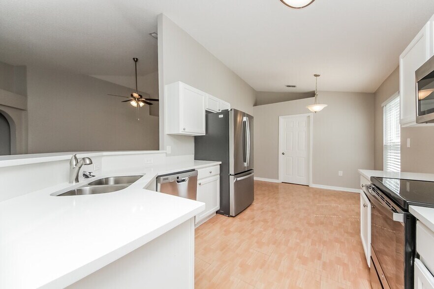 Building Photo - 2122 Marisol Loop