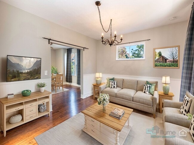 Building Photo - Charming 2-Bedroom Home with Private Yard ...