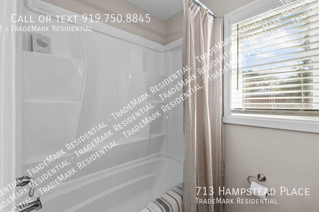 Building Photo - 713 Hampstead Pl