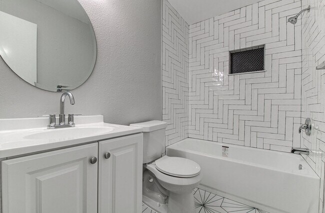 Building Photo - 5203 Bogey Ct