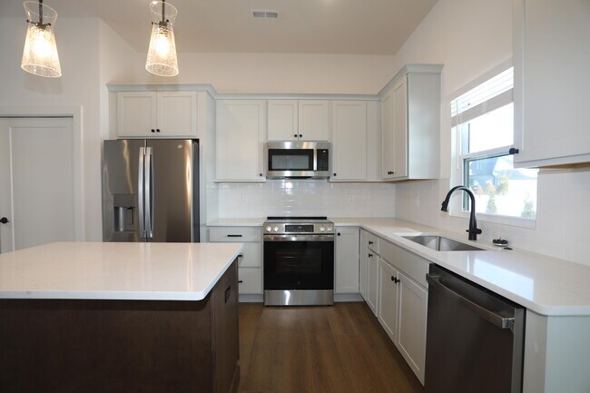 Building Photo - 4400 Kingston Heath Dr