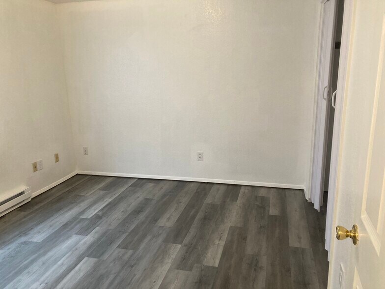 Building Photo - 811 W Spofford Ave