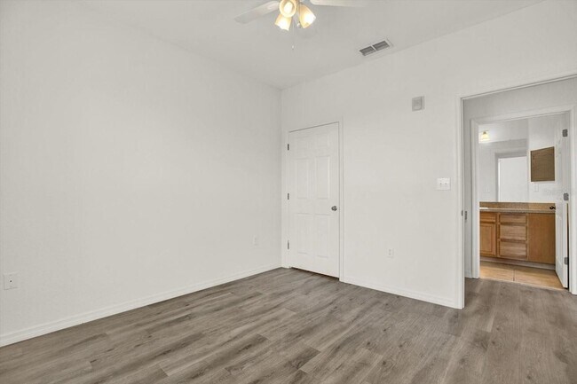 Building Photo - 10201 Courtney Palms Blvd