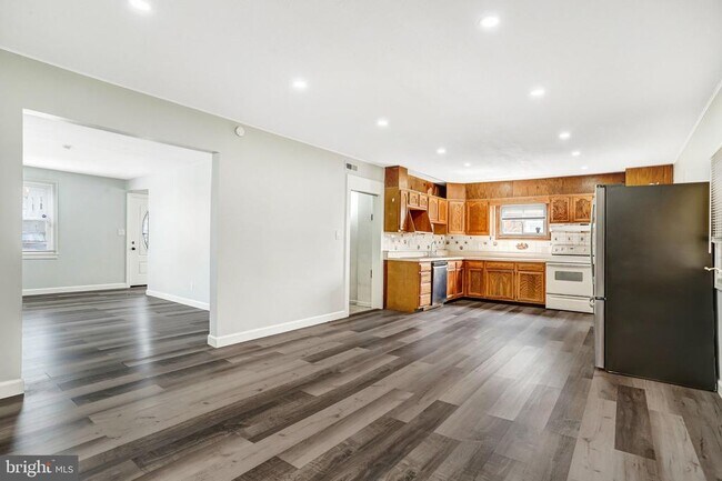 Building Photo - 6226 20th Ave