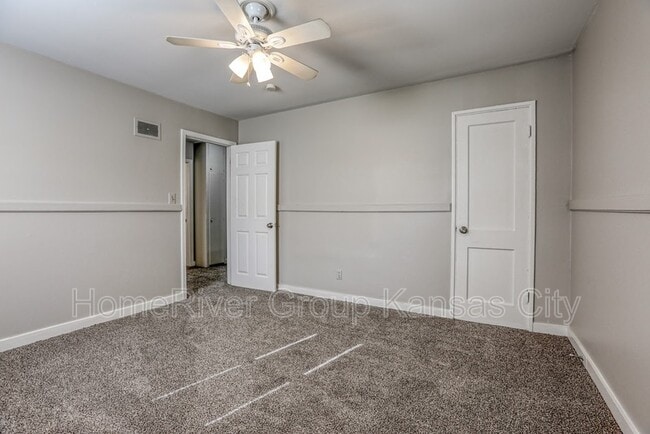 Building Photo - 831 Stewart Ave