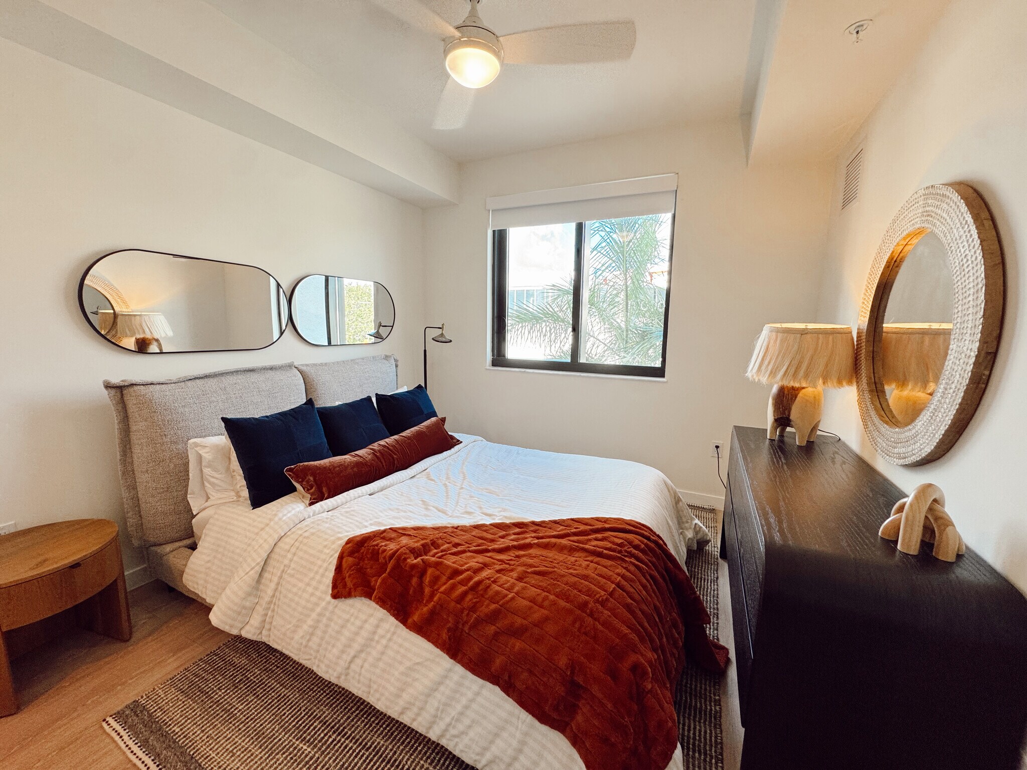 Building Photo - 2571 NE 195th St