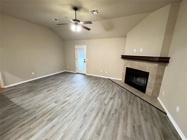 Building Photo - 8121 Hillers Rd