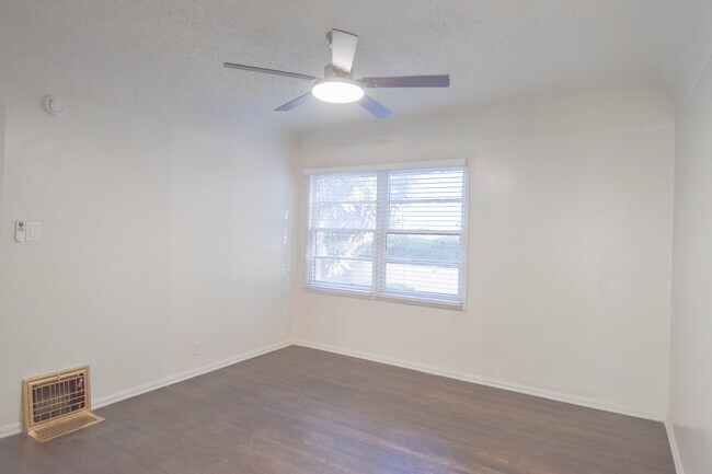 Building Photo - 4347 8th Ave
