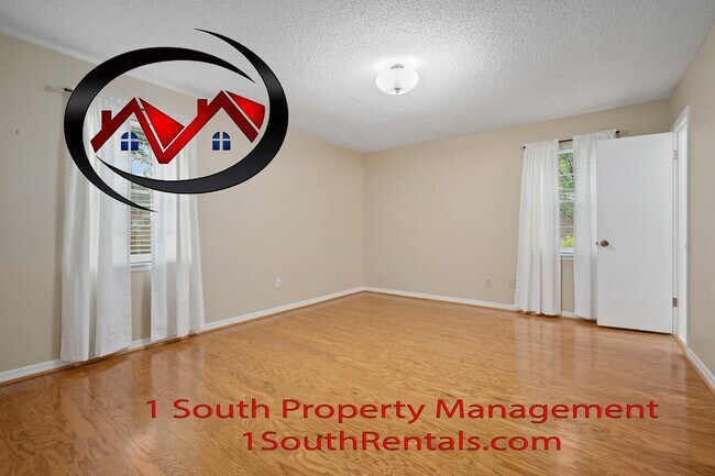 Building Photo - 2205 Woodhillcrest Dr