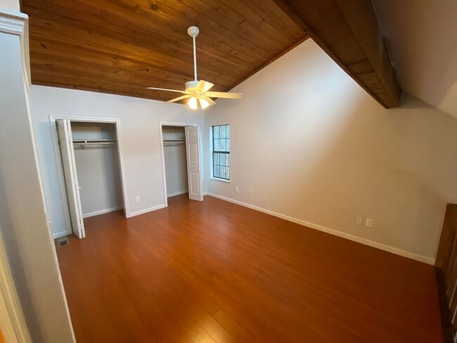 Building Photo - Charming 1BR Home with Loft & Vaulted Ceilings – Fresh Updates & Off-Street Parking!
