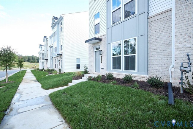 Building Photo - 15337 Sunray Wy