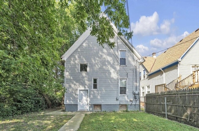 Building Photo - 2932 N Holton St