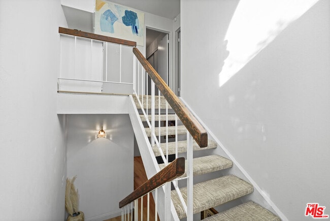 Building Photo - 5245 Coldwater Canyon Ave