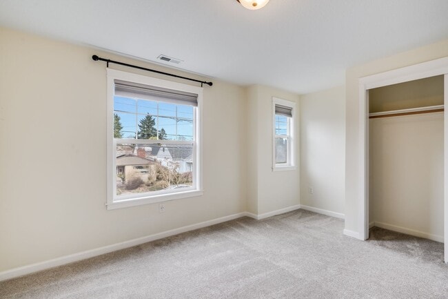 Building Photo - Beautiful 3 bed, 2.5 bath rental home in St. Johns Neighborhood!