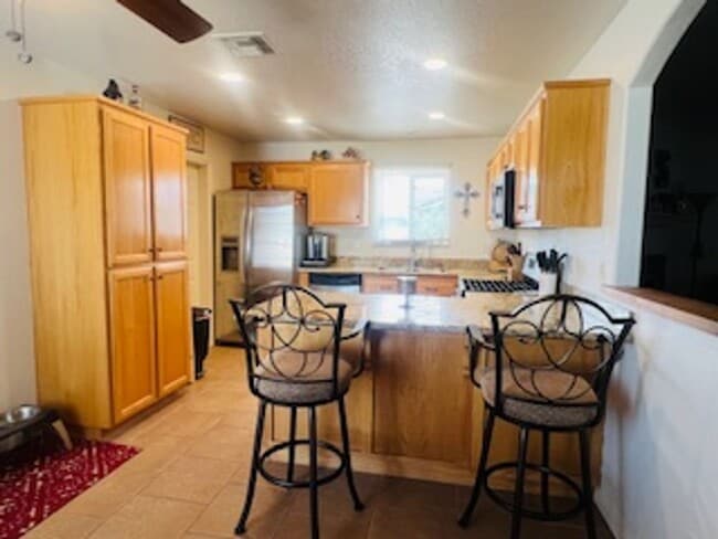 Building Photo - Lovely 3 Bedroom, 3 Bathroom Home with Solar