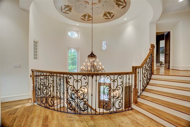 Building Photo - 5015 Jason St