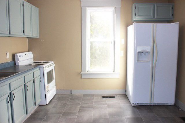 Building Photo - 281 W 5th St