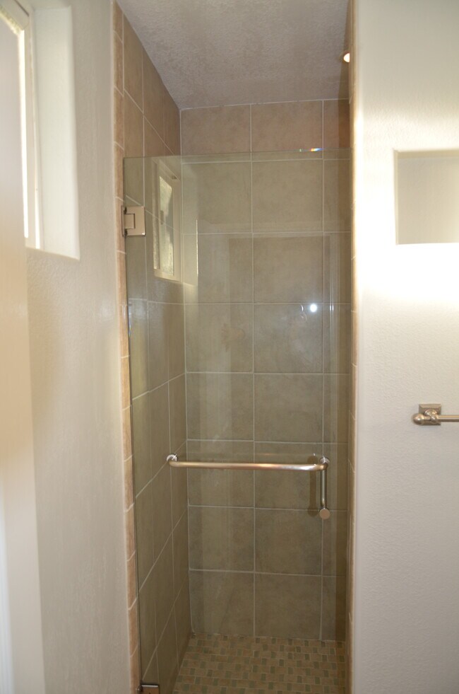 master shower - 4626 W 171st St