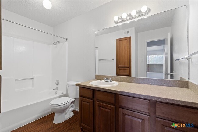 Building Photo - 205 Craddock Ave