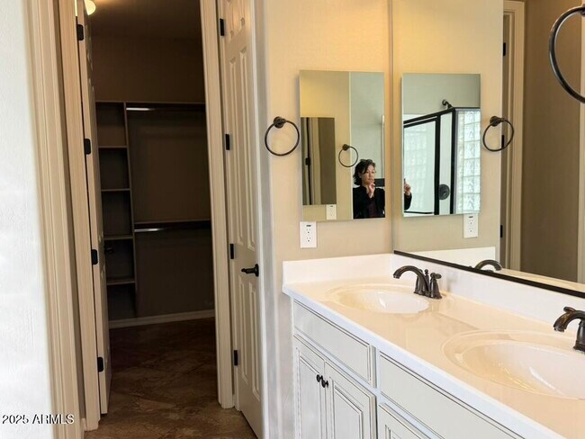 Building Photo - 297 E Kaibab Dr