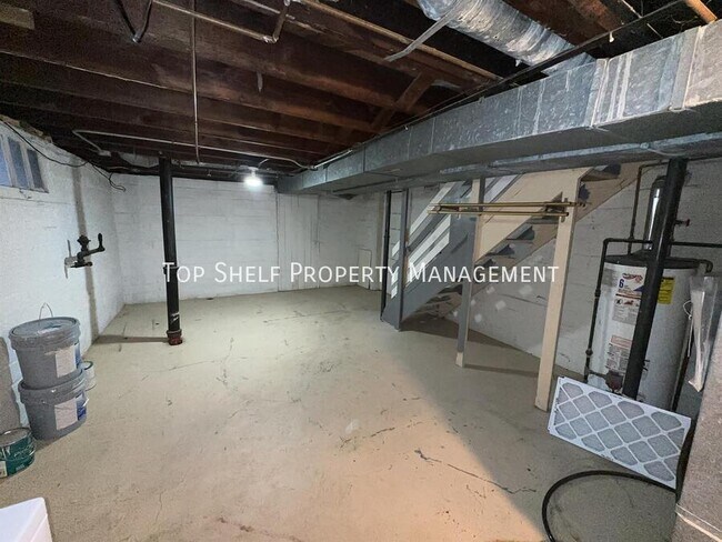 Building Photo - 1063 42nd St