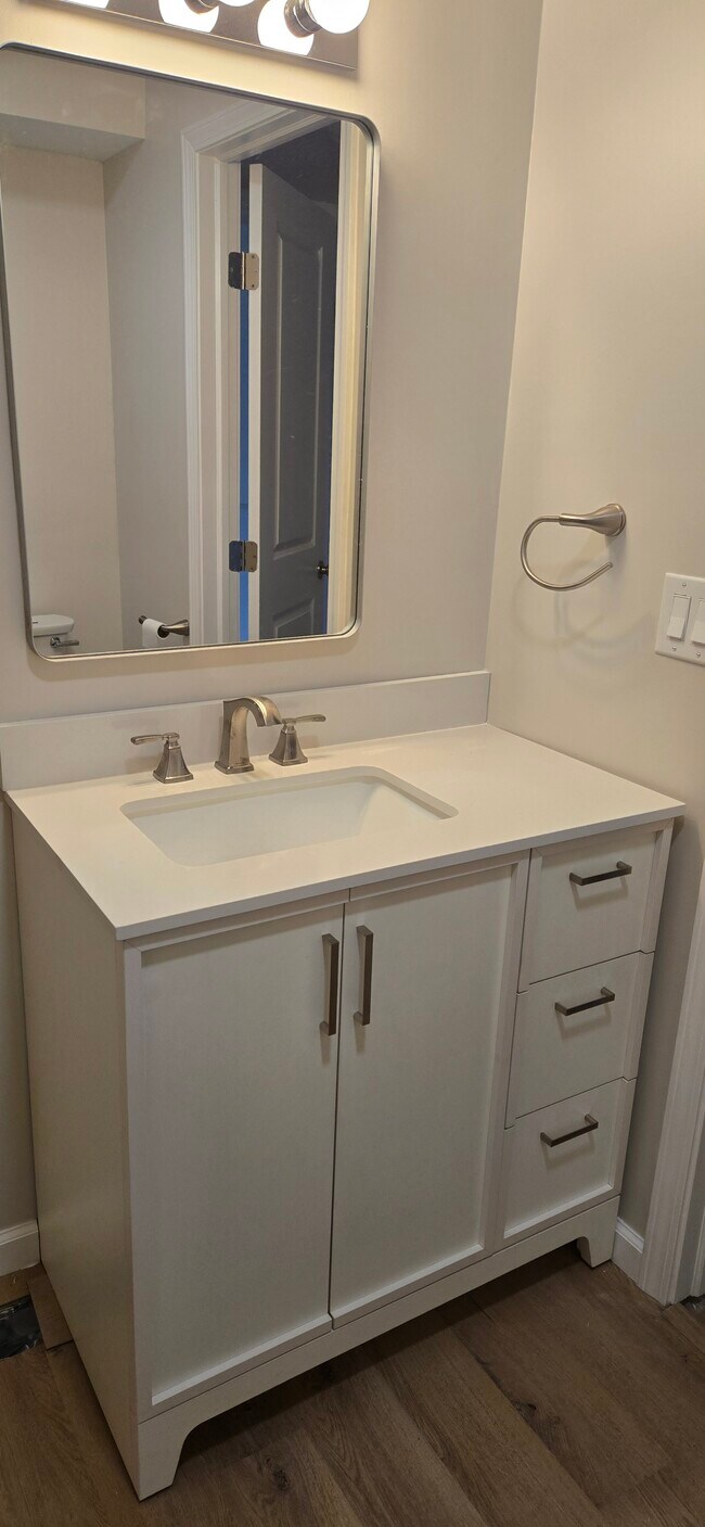 Building Photo - 33 James St