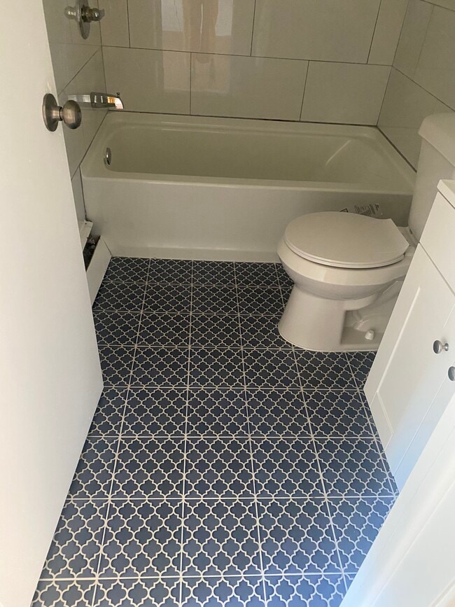 Building Photo - 1630 N Pontiac Trl