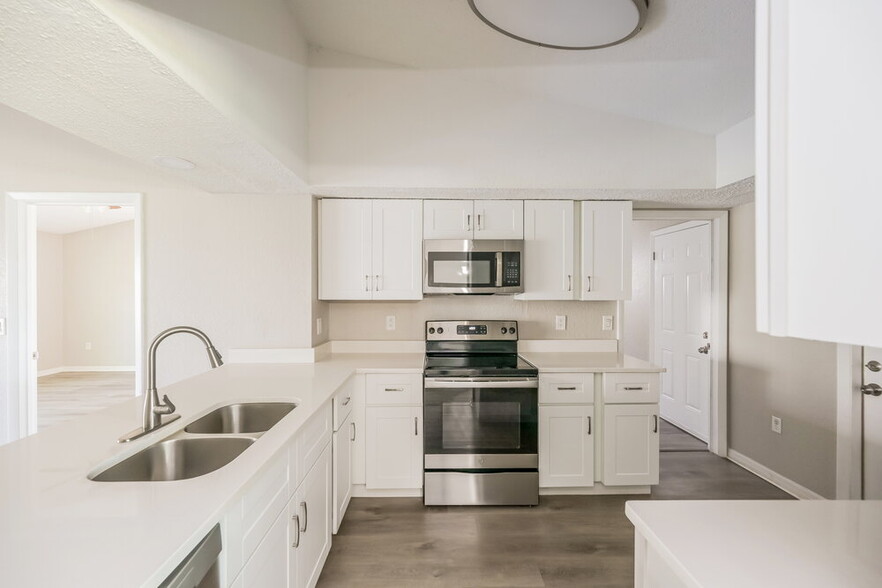 Building Photo - 7344 Ashmore Dr