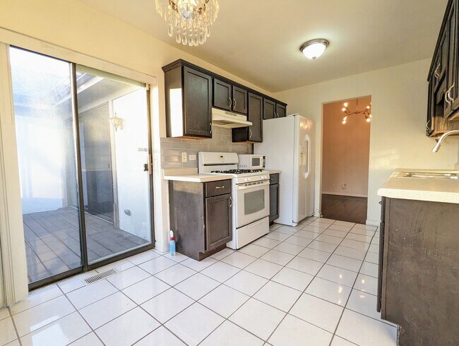 Building Photo - 2310 Enlund Dr