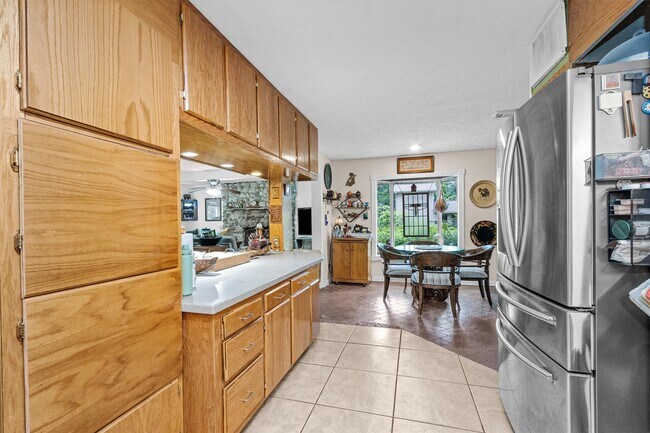 Building Photo - 628 Bullfrog Ln