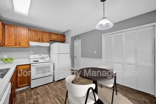 Building Photo - 2620 White Oak Ln