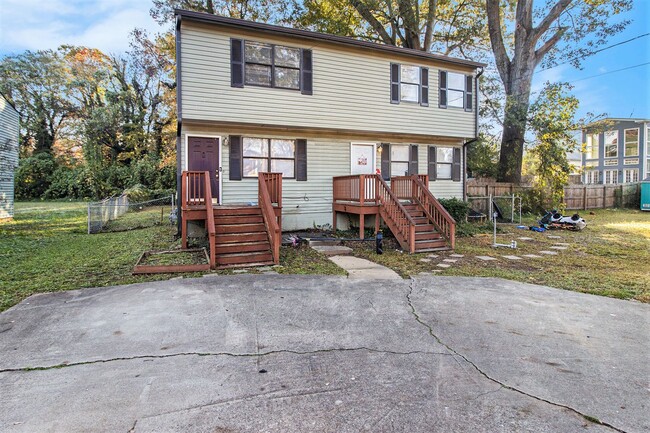 Building Photo - 3 Bedroom, 2 Bath Duplex on the Beltline