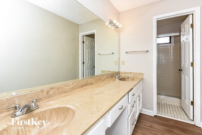 Building Photo - 315 Spindletree Trce