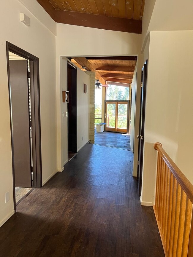 Building Photo - 4 bedroom and 4 bathroom house in LA Canada, California