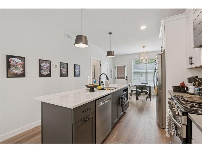 Building Photo - 2320 Priscilla St