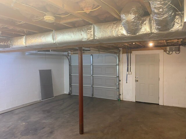 Building Photo - 144 W Brad St