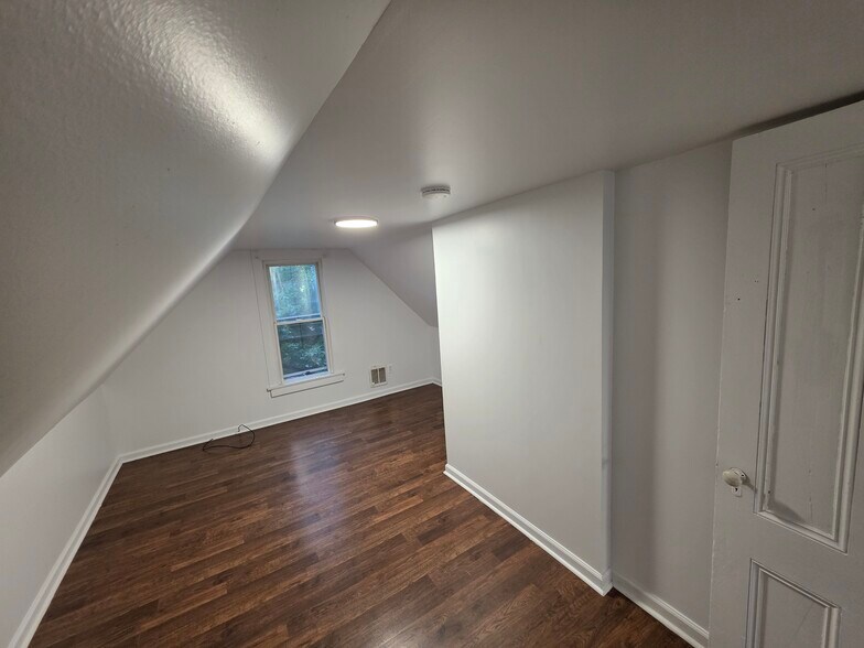 Building Photo - 681 Meigs St