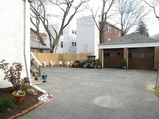 Building Photo - 157 Irving Ave