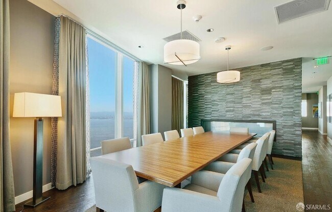 Building Photo - 425 1st St