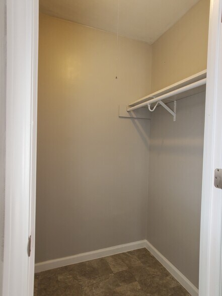 Building Photo - 5526 Humbert Rd