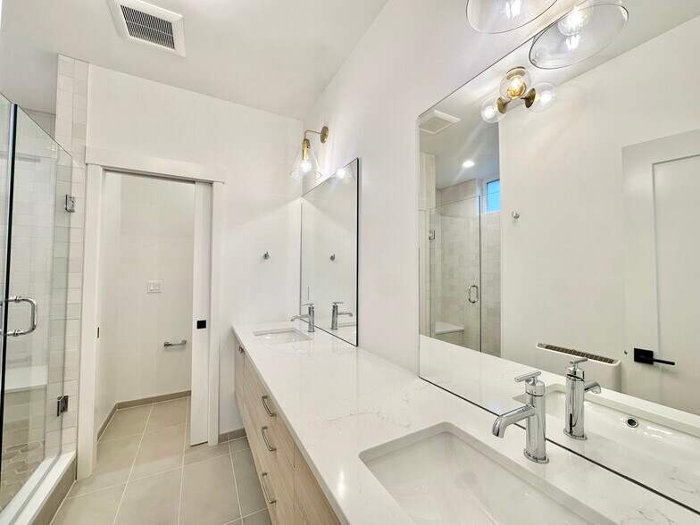 Building Photo - 1725 17th Ave