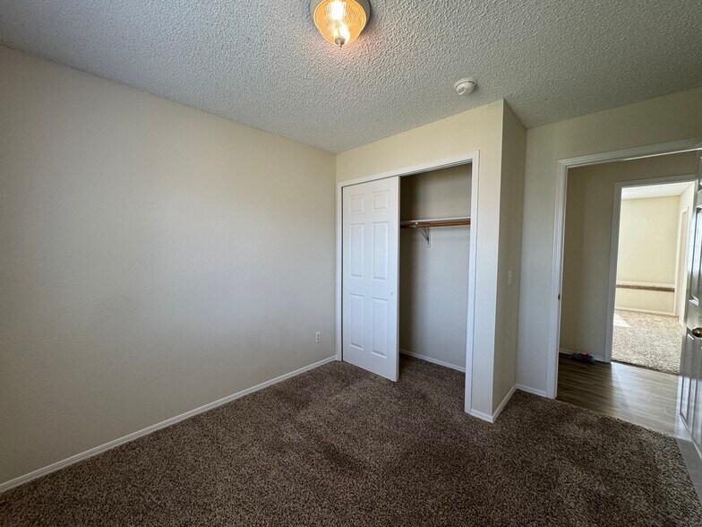Building Photo - 879 Barn Owl Dr