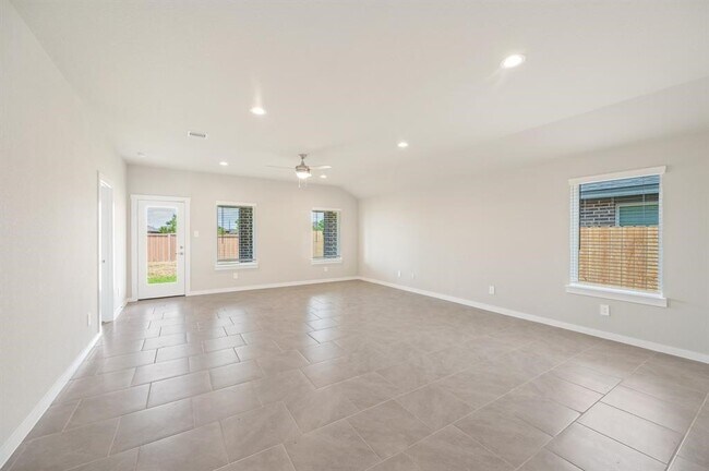 Building Photo - 29422 Pikes Peak Dr