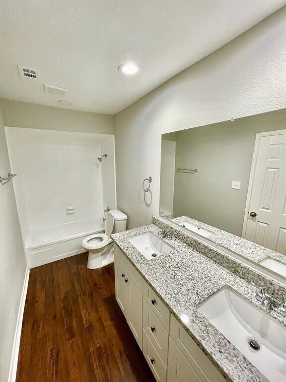 Building Photo - 7700 Creekbend Dr